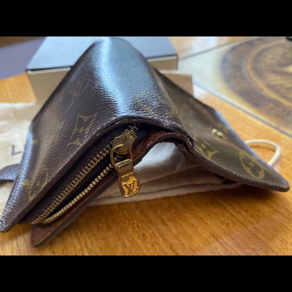 LV Compact Zippe Wallet Monogram Canvas - Picture 8 of 13
